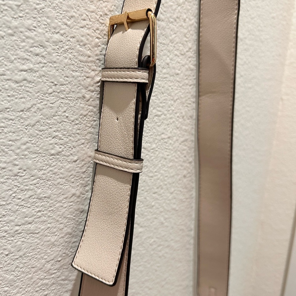 RACHEL ZOE Elegant Cream Crossbody Bag.
NEW!!!! - Picture 9 of 10
